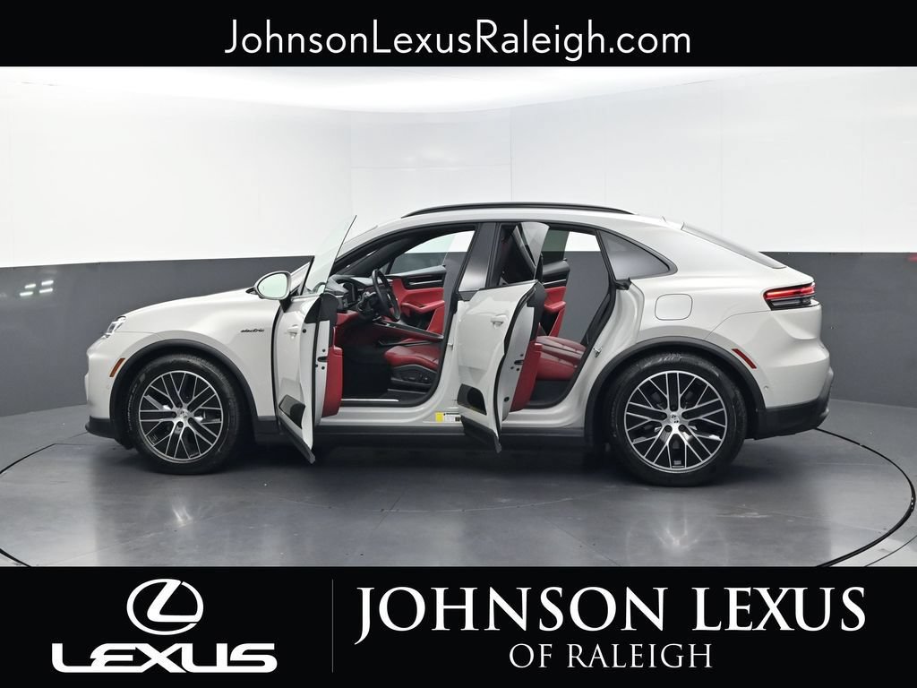 Used 2026 Porsche Macan 4 Electric AWD/4WD image 35