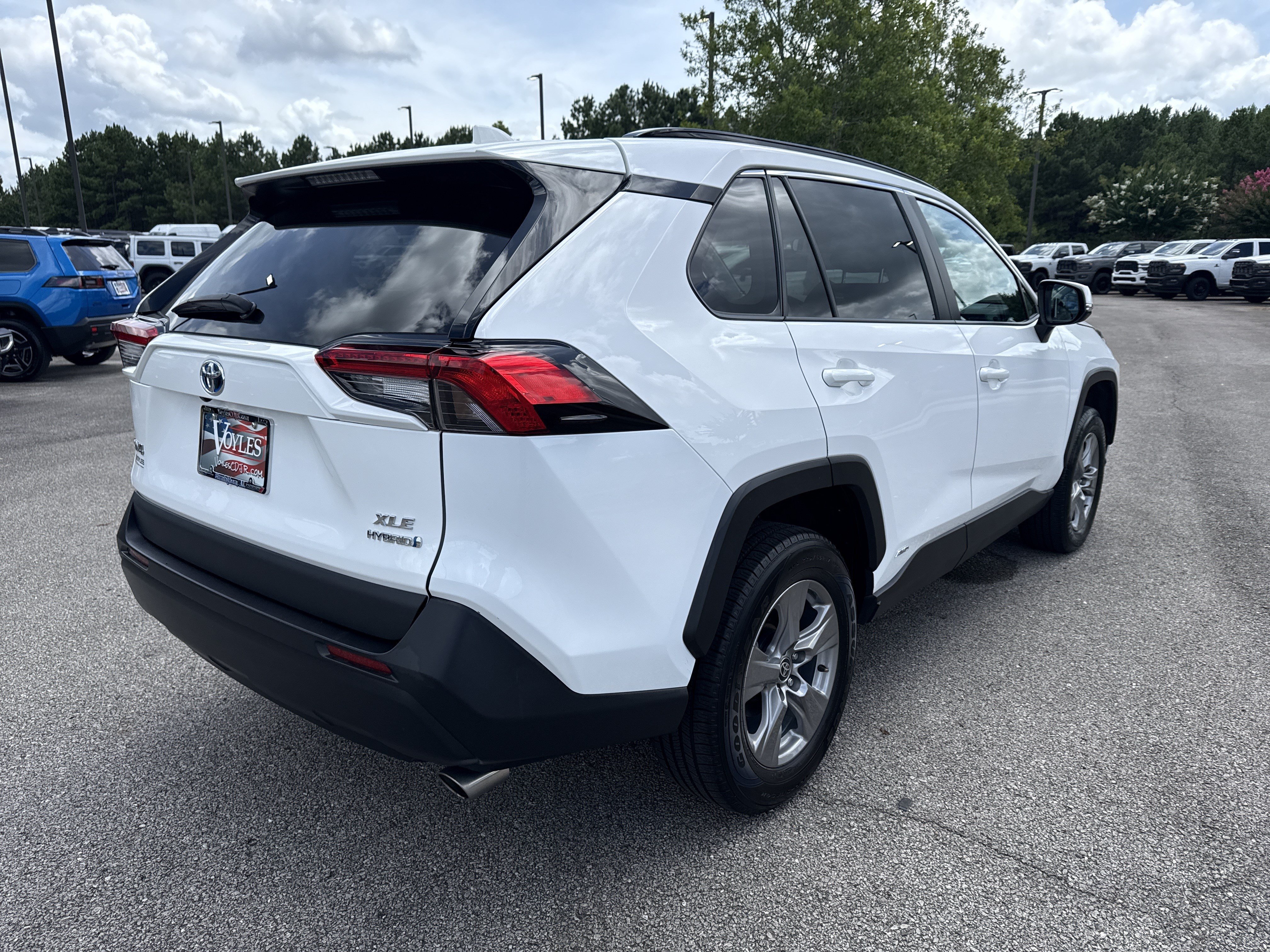 Used 2024 Toyota RAV4 XLE AWD/4WD image 7