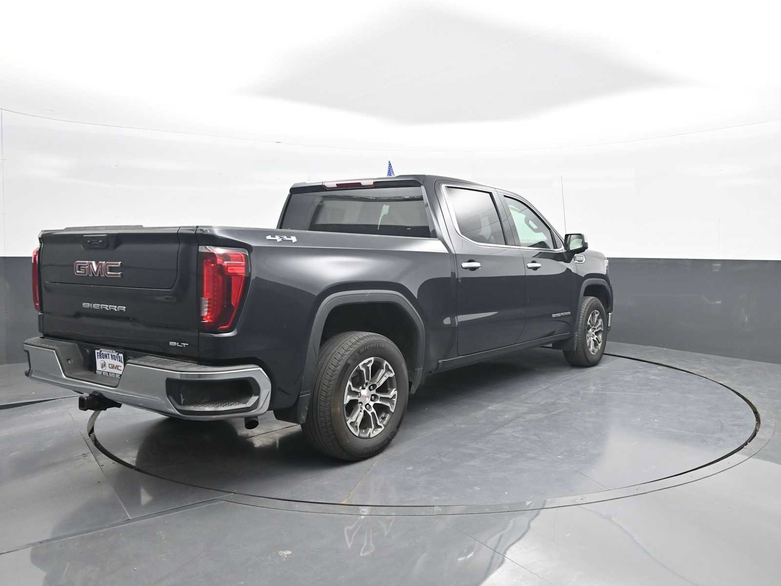 Used 2025 GMC Sierra 1500 SLT AWD/4WD image 7