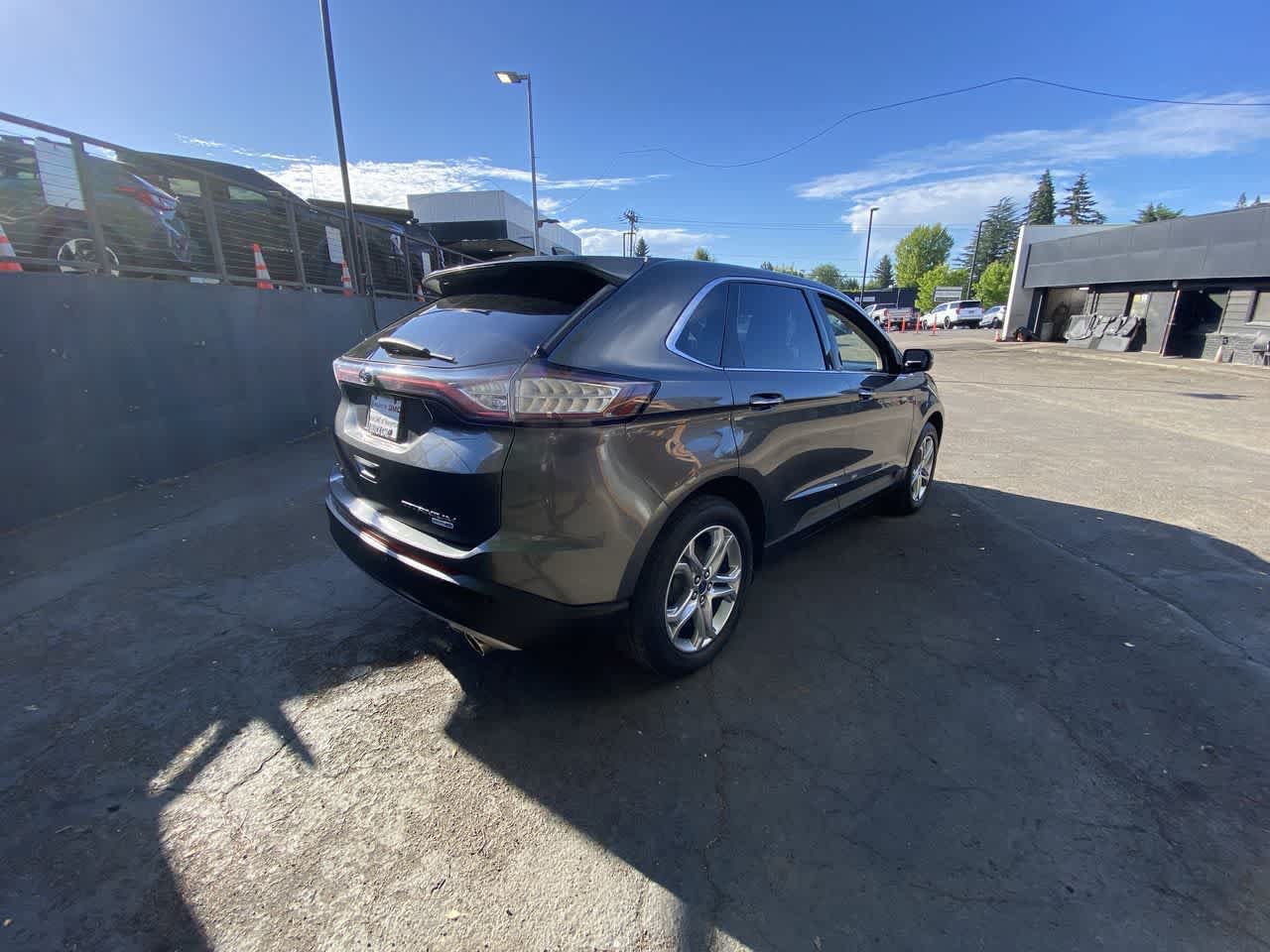Used 2017 Ford Edge Titanium w/ Technology Package AWD/4WD image 6