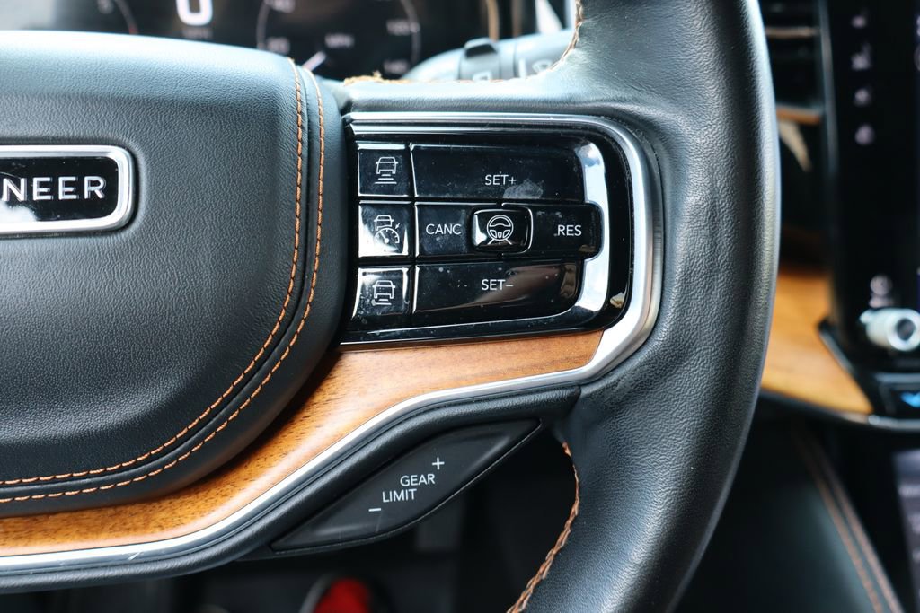 Used 2022 Jeep Grand Wagoneer Series III w/ Rear Seat Video Group 1 AWD/4WD image 8