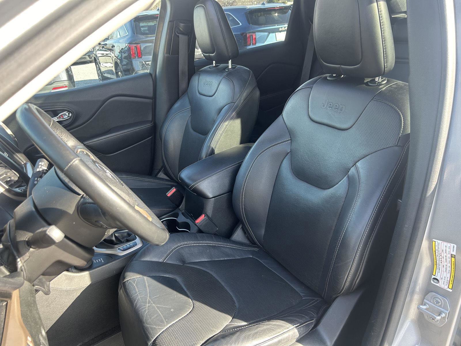 Used 2015 Jeep Cherokee Limited w/ Luxury Group image 12