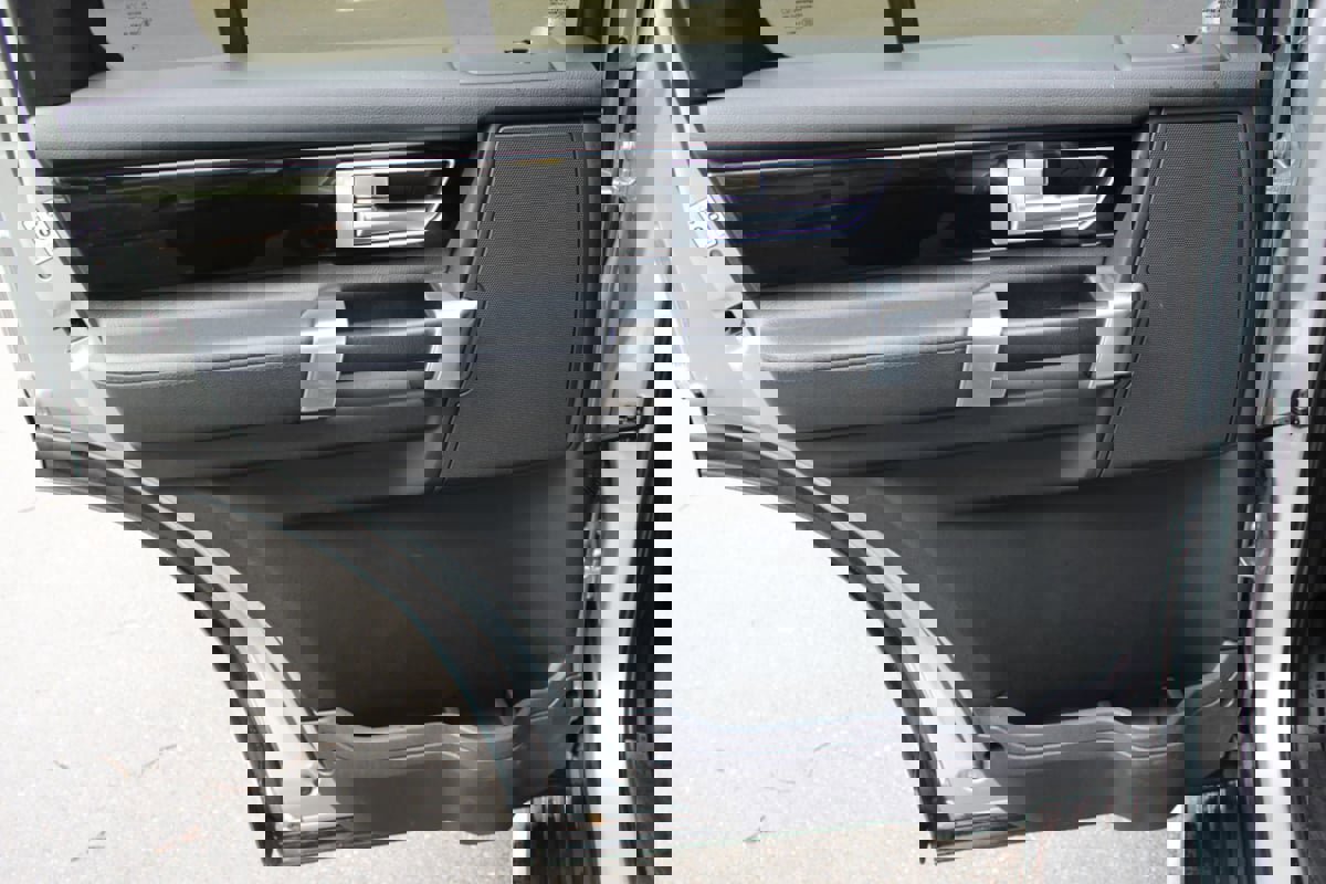 Used 2015 Land Rover LR4 image 24