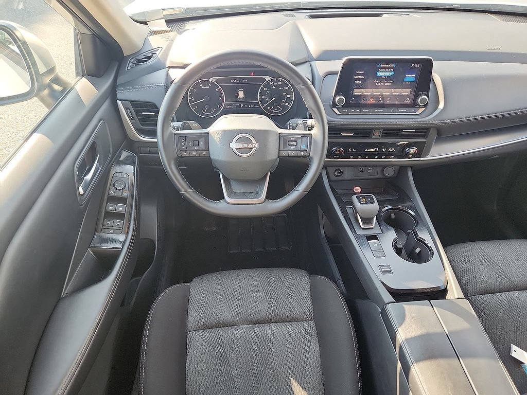 Used 2025 Nissan Rogue SV FWD image 11