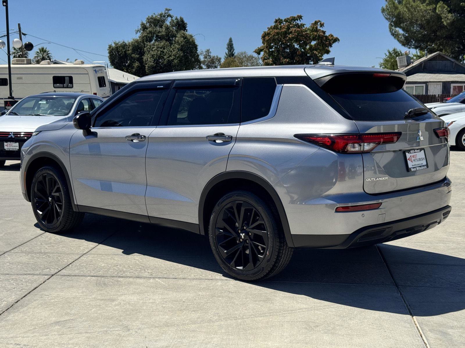 Used 2022 Mitsubishi Outlander SE image 9