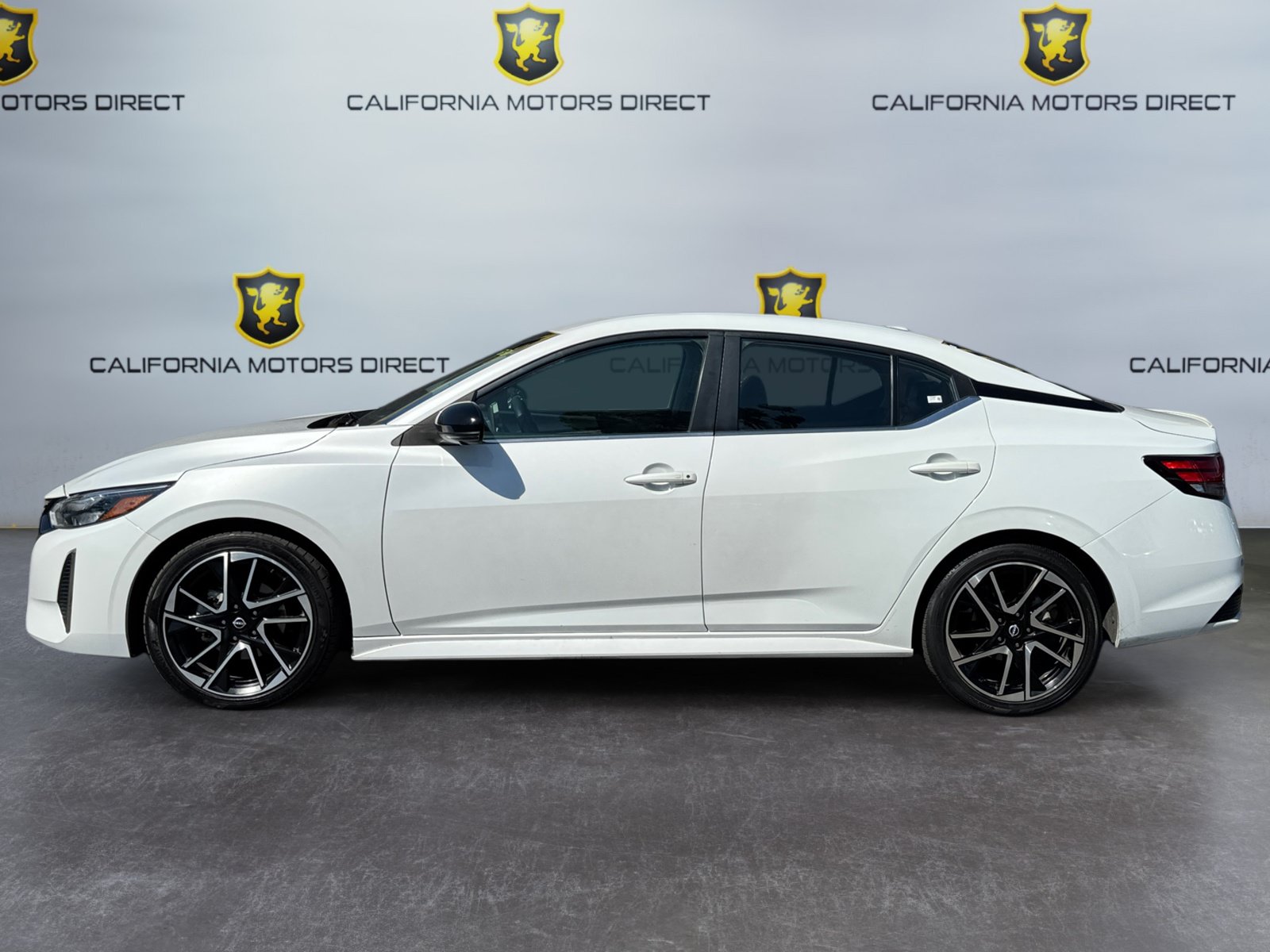 Used 2024 Nissan Sentra SR w/ SR Premium Package FWD image 2