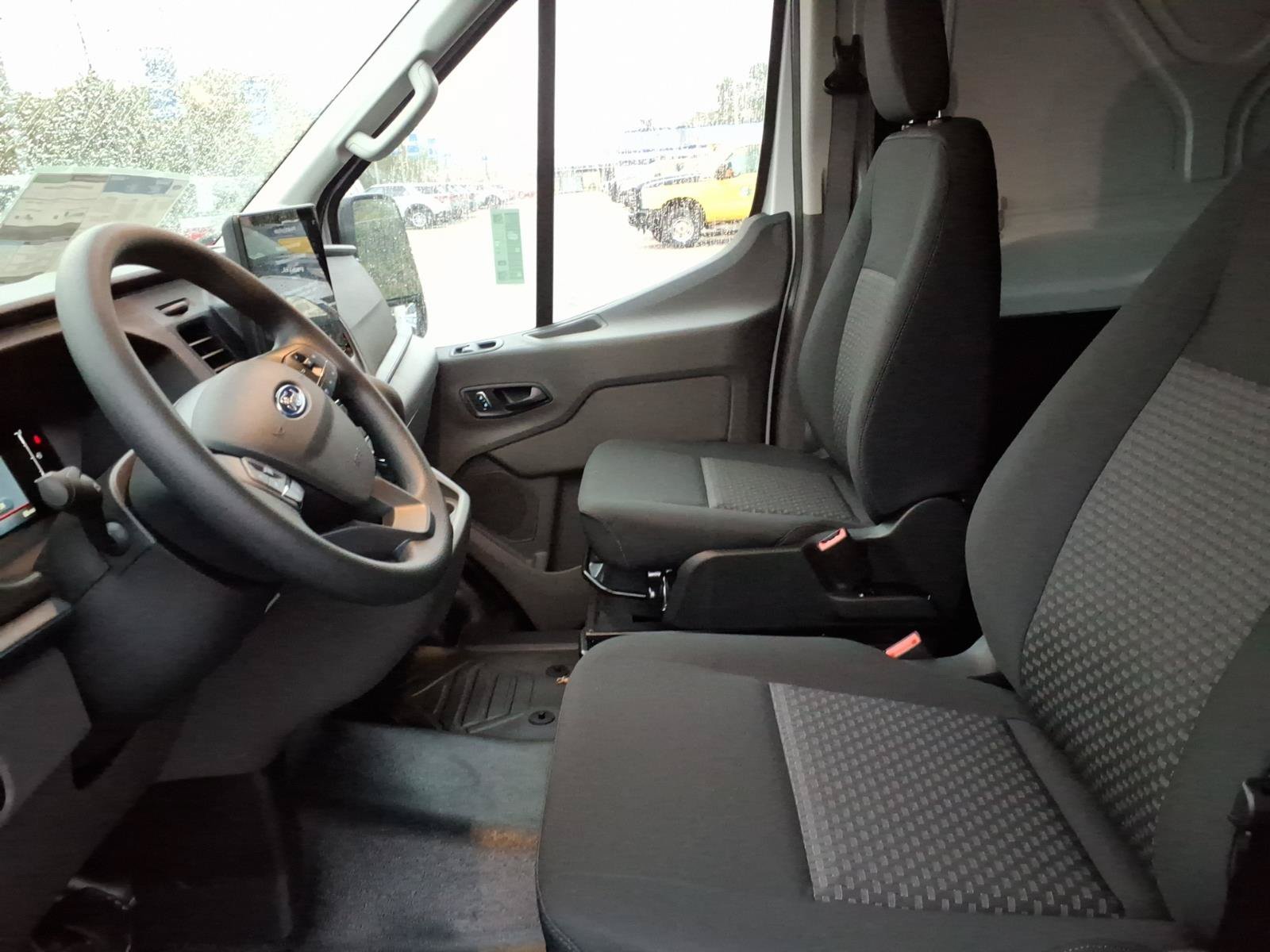 New 2027 Ford Transit 250 148 Medium Roof RWD image 6