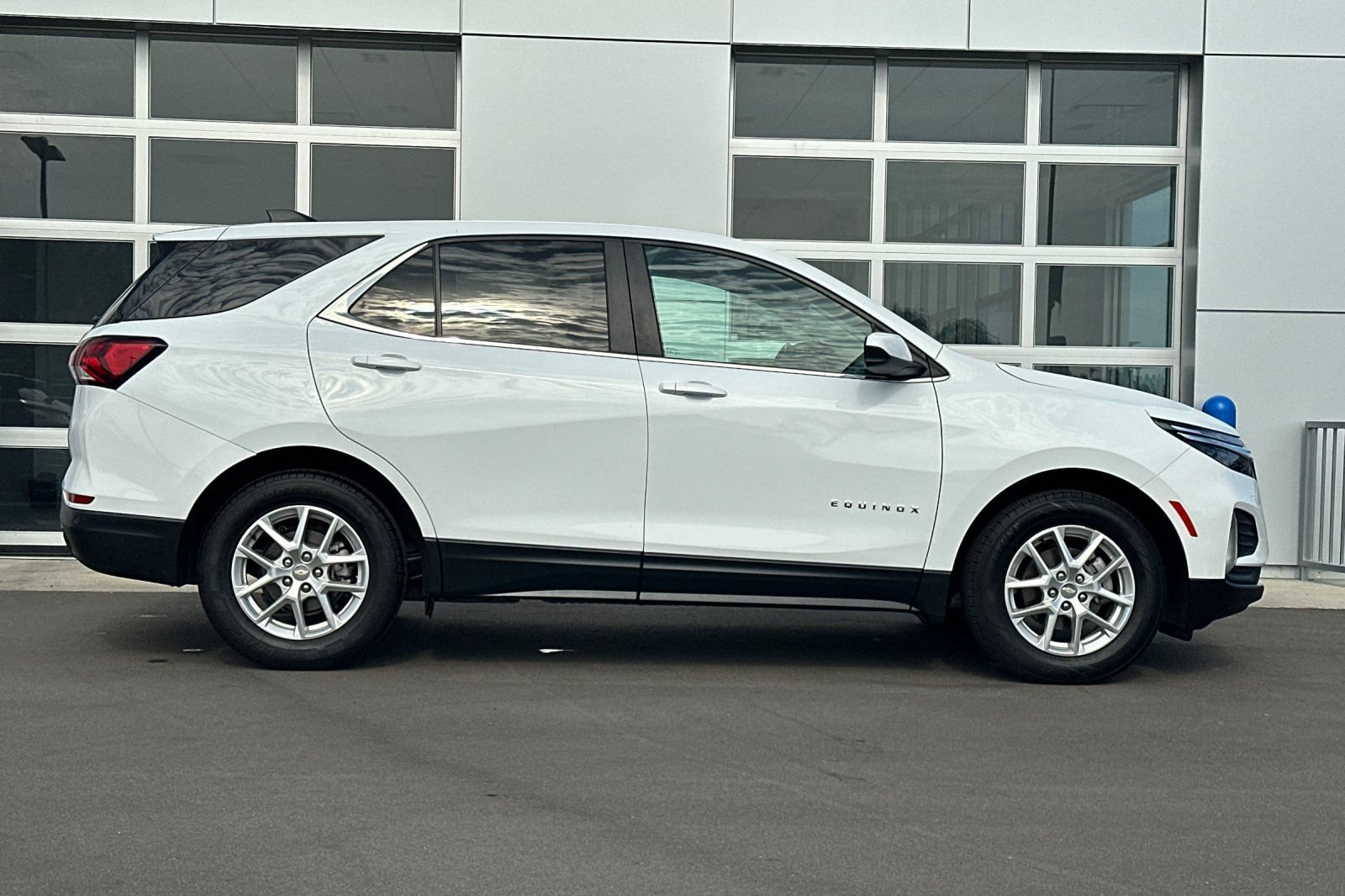 Used 2024 Chevrolet Equinox LT FWD image 3