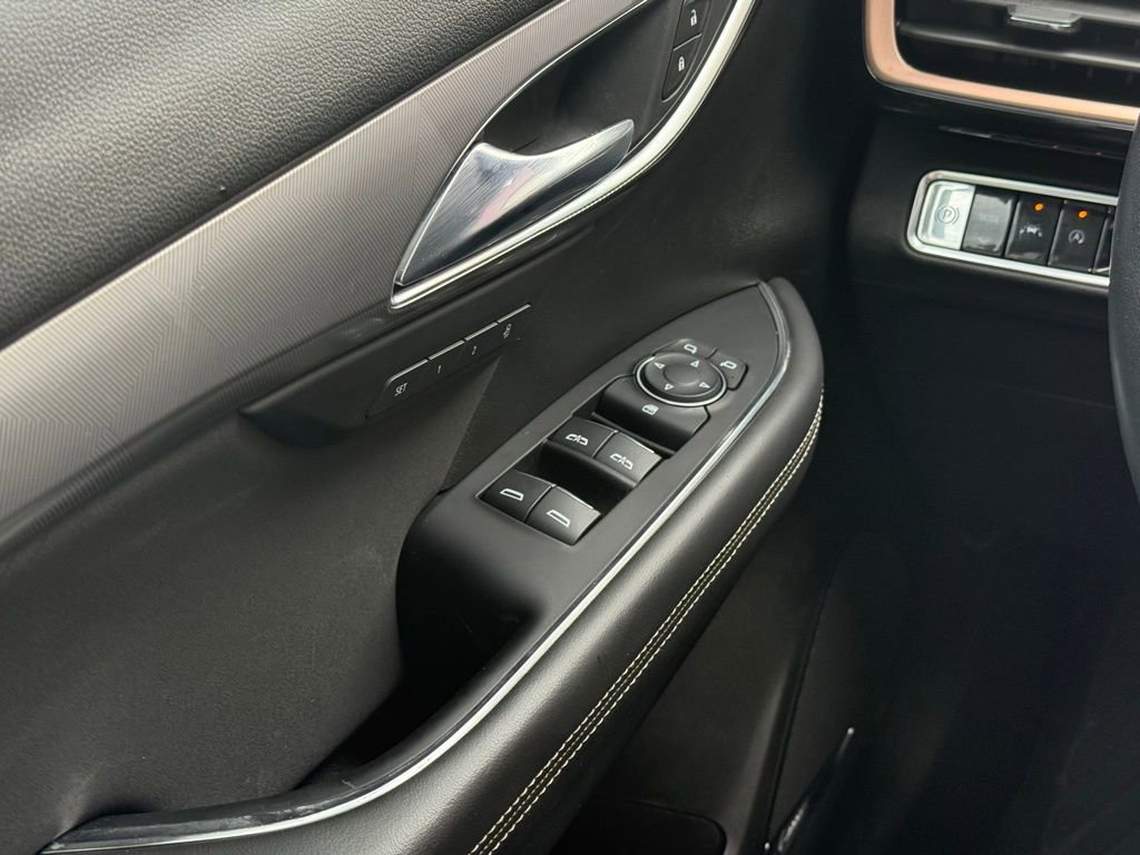 Used 2024 Buick Envision Sport Touring image 6