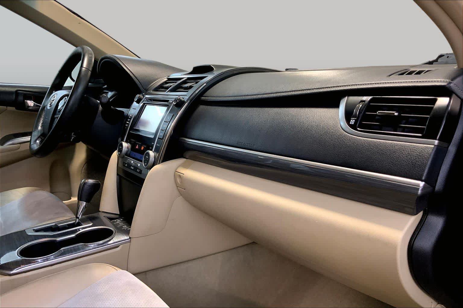Used 2012 Toyota Camry XLE w/ Leather Pkg FWD image 18