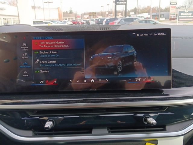 Used 2025 BMW X7 M60i image 28