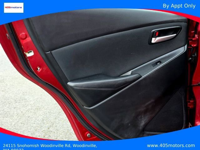 Used 2019 Toyota Yaris LE image 29