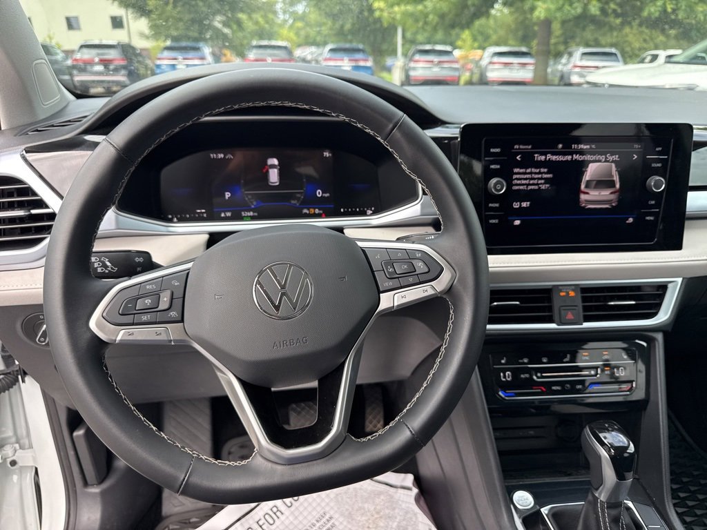 Used 2025 Volkswagen Taos SE image 25