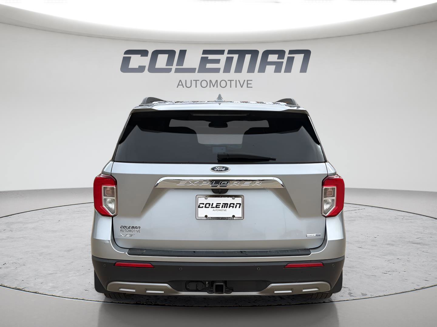 Used 2020 Ford Explorer XLT w/ Equipment Group 202A image 4