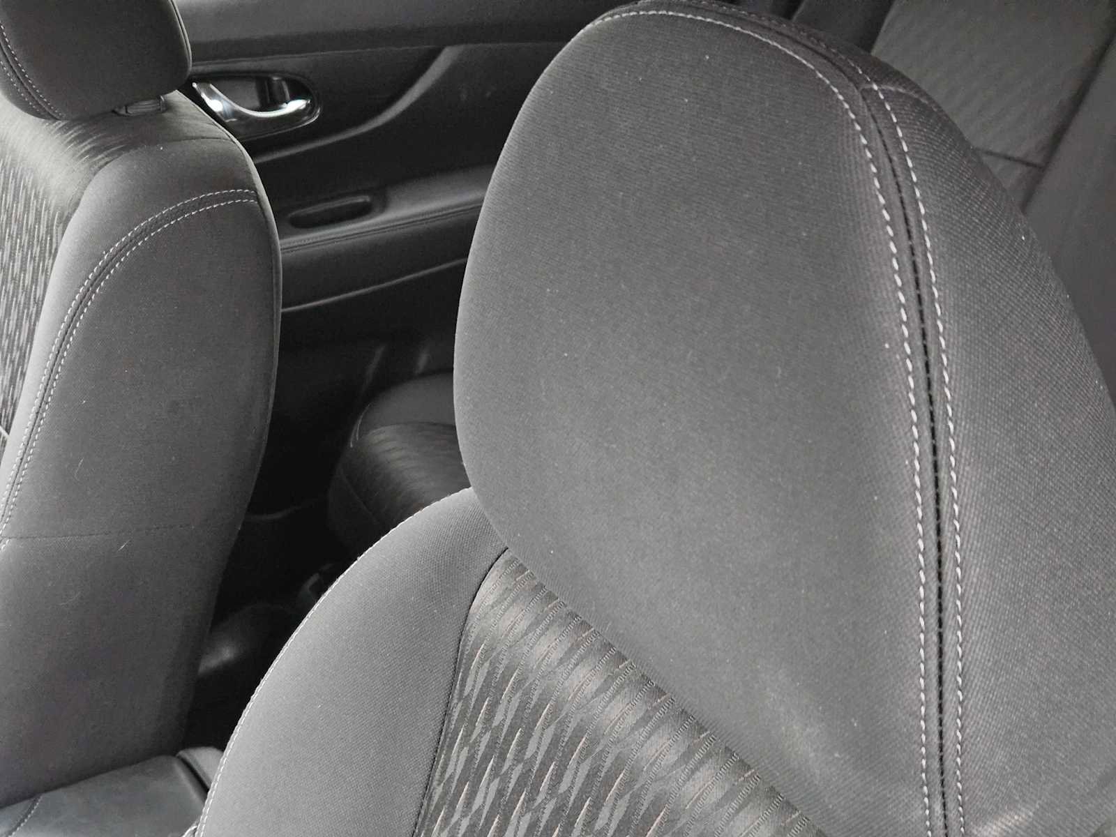 Used 2017 Nissan Rogue SV w/ SV Premium Package FWD image 15