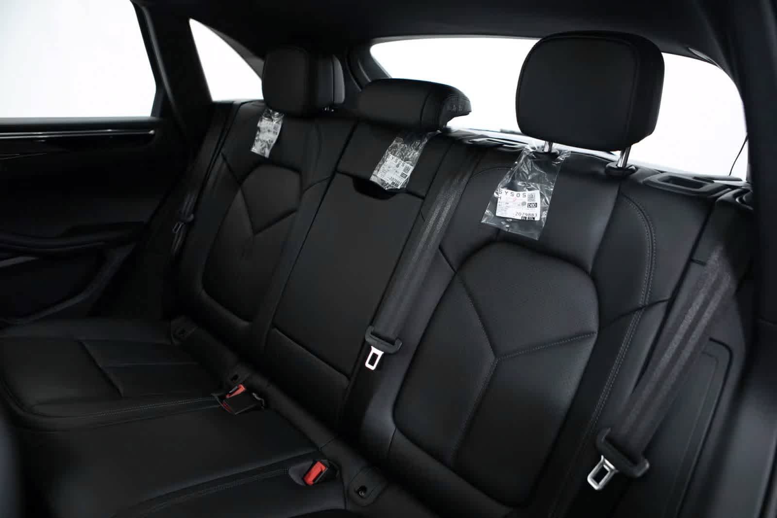Certified 2026 Porsche Macan AWD/4WD image 36