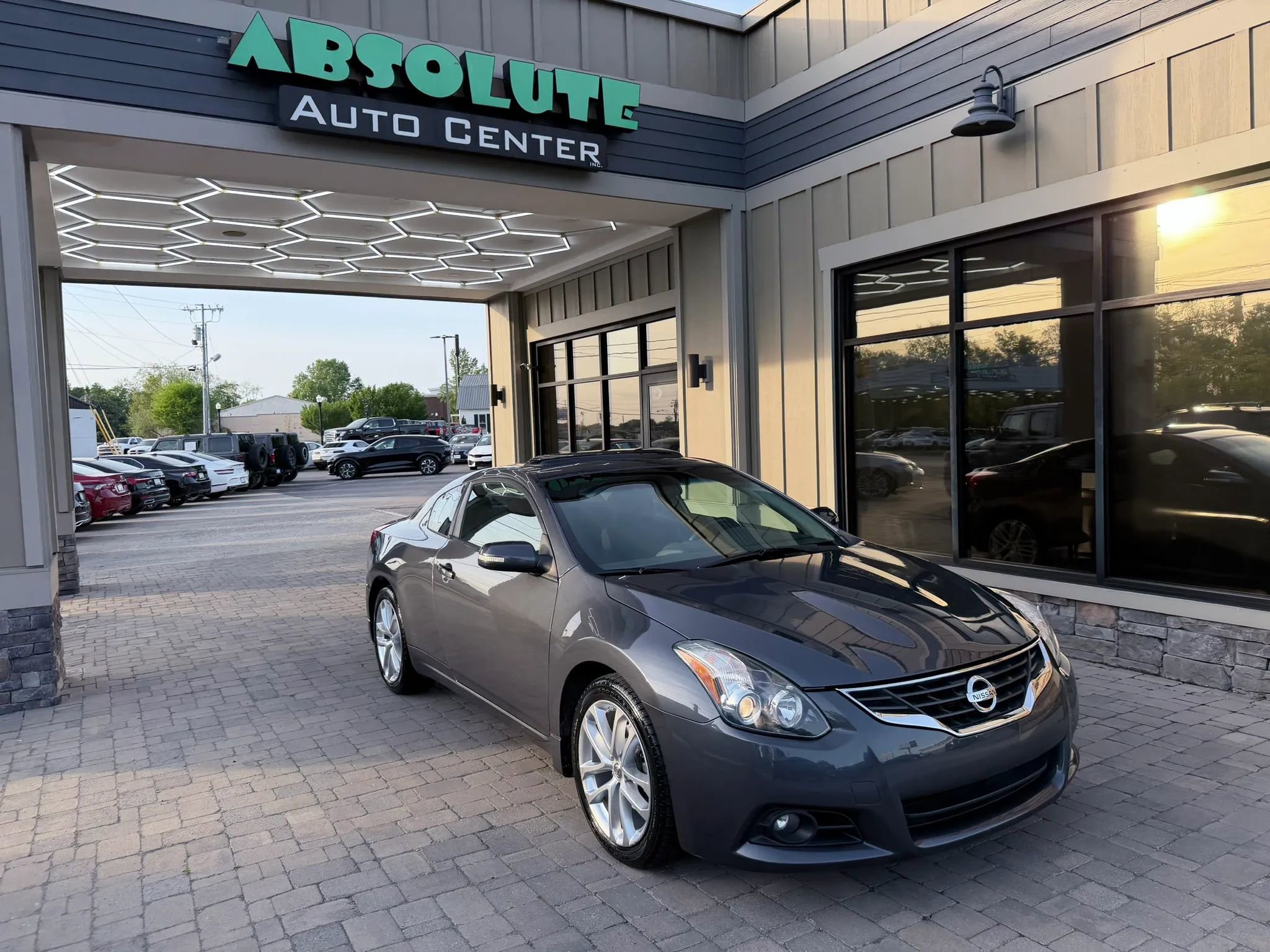 Used 2011 Nissan Altima 3.5 SR FWD image 33