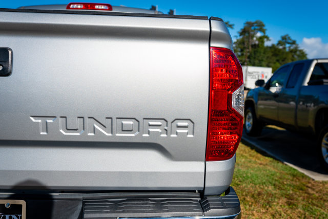 Used 2014 Toyota Tundra SR5 w/ SR5 Upgrade Package RWD image 17