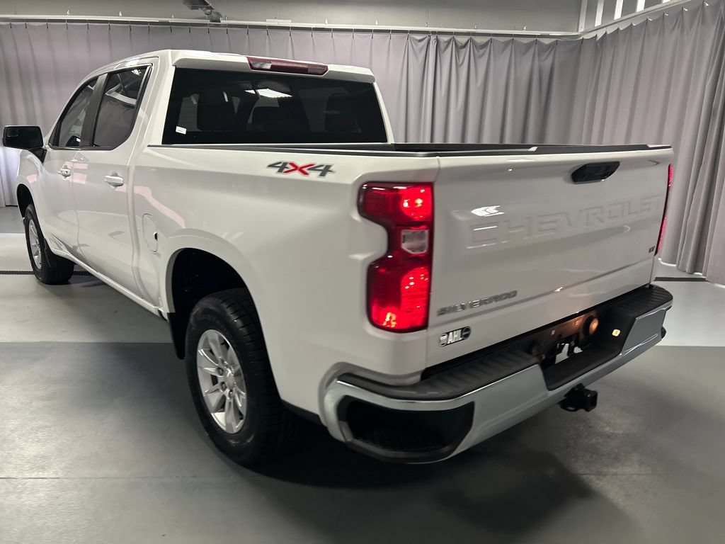 Used 2022 Chevrolet Silverado 1500 LT AWD/4WD image 5