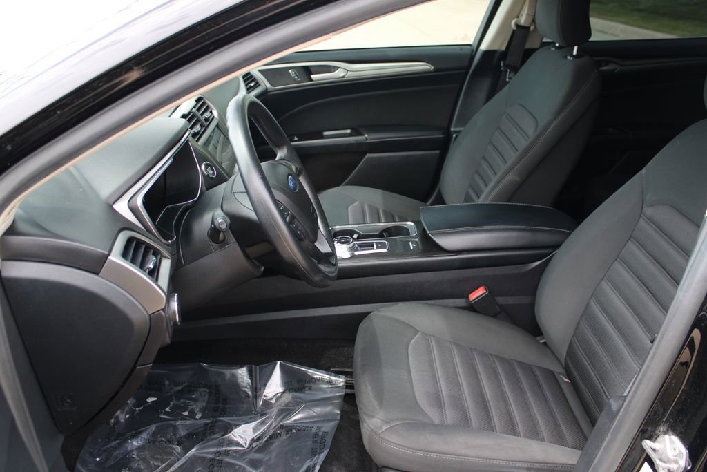 Used 2017 Ford Fusion SE FWD image 6