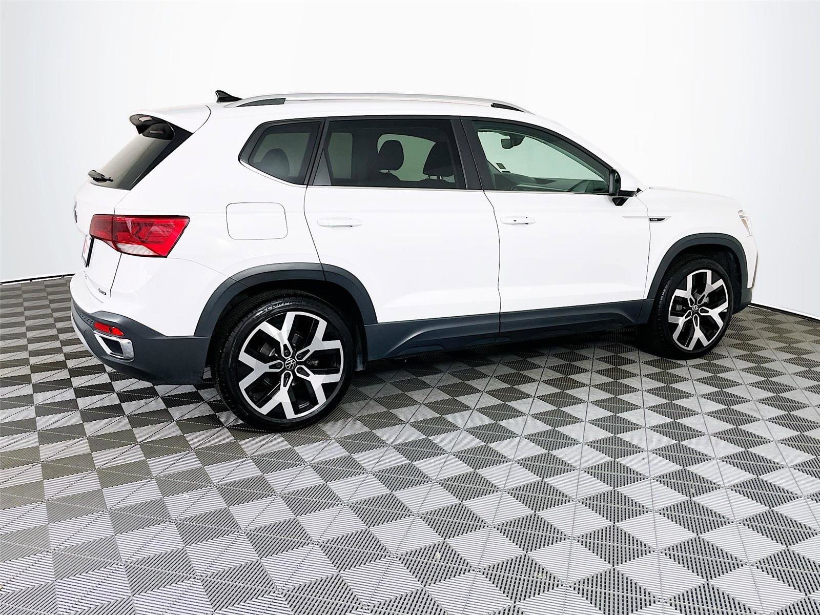 Used 2022 Volkswagen Taos SEL AWD/4WD image 11