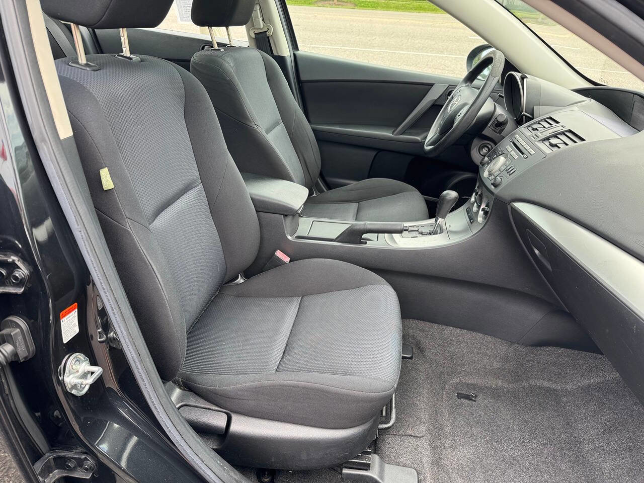 Used 2011 MAZDA MAZDA3 i Touring image 19