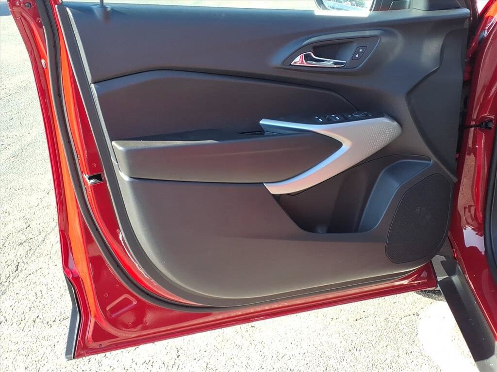 New 2026 Chevrolet Trax LS w/ LS Convenience Package FWD image 14