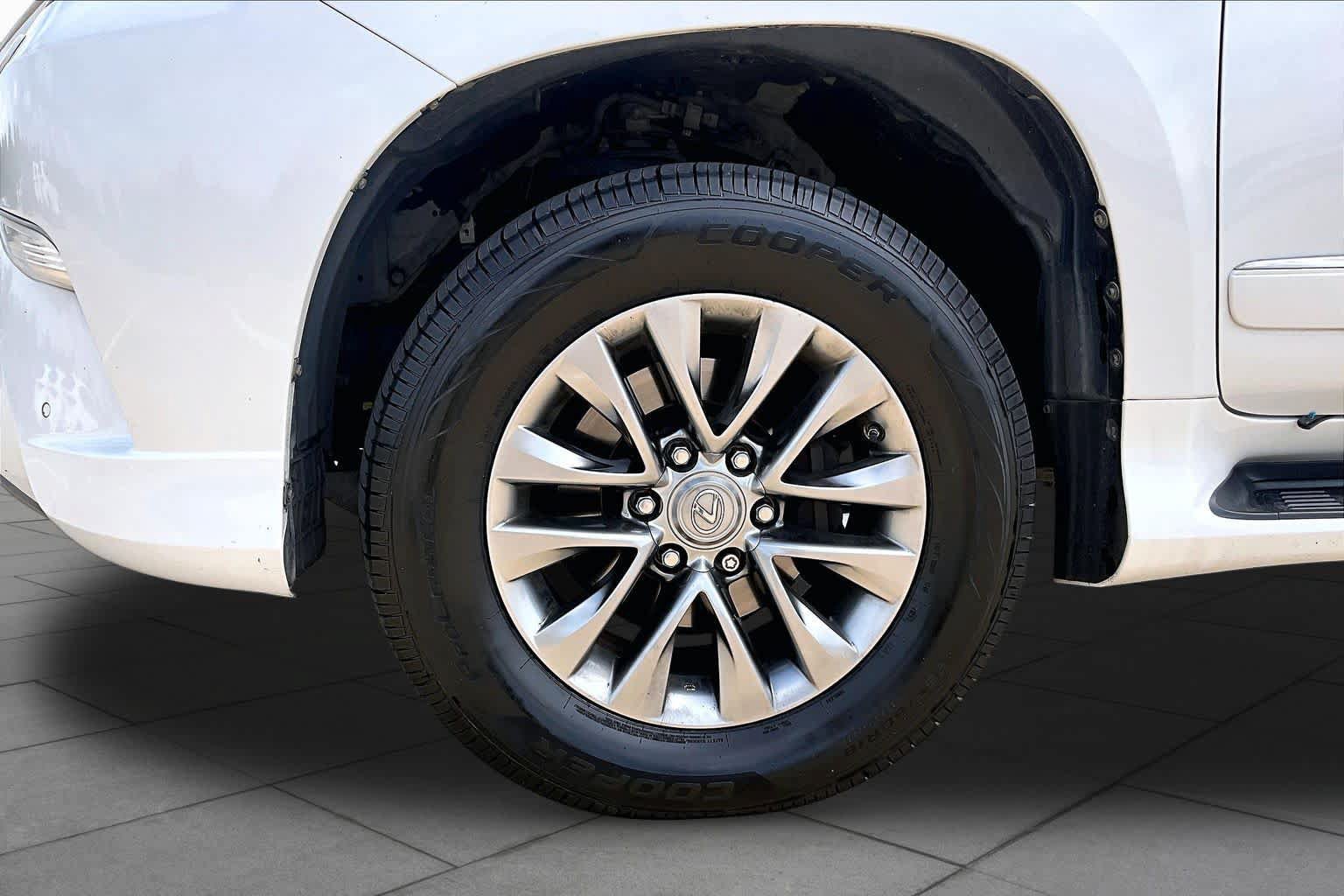 Used 2018 Lexus GX 460 Luxury w/ Preferred Accessory Package AWD/4WD image 11