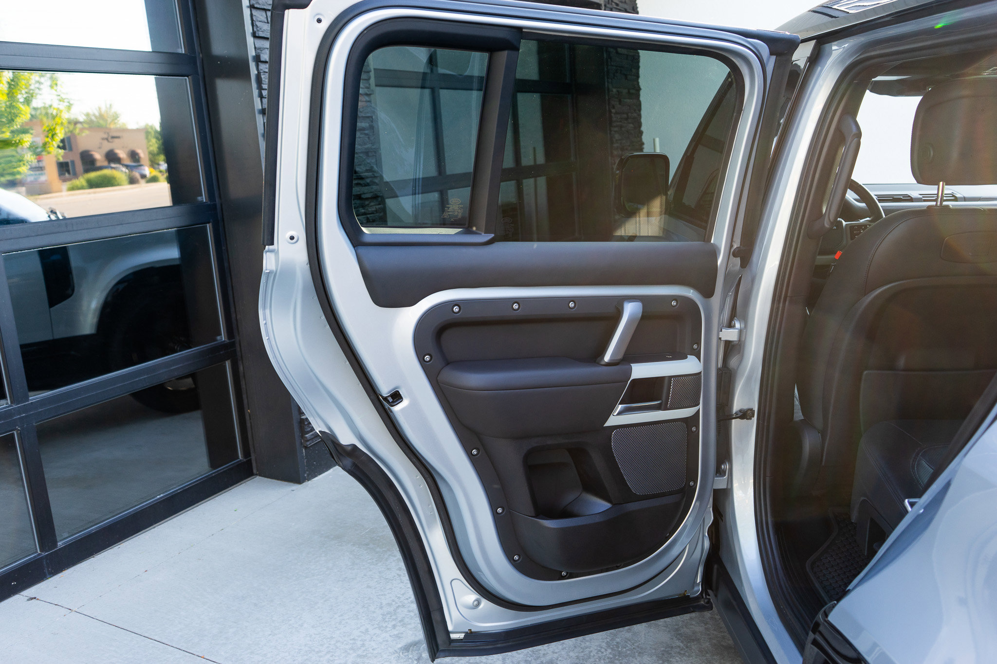 Used 2021 Land Rover Defender 110 X-Dynamic HSE image 40