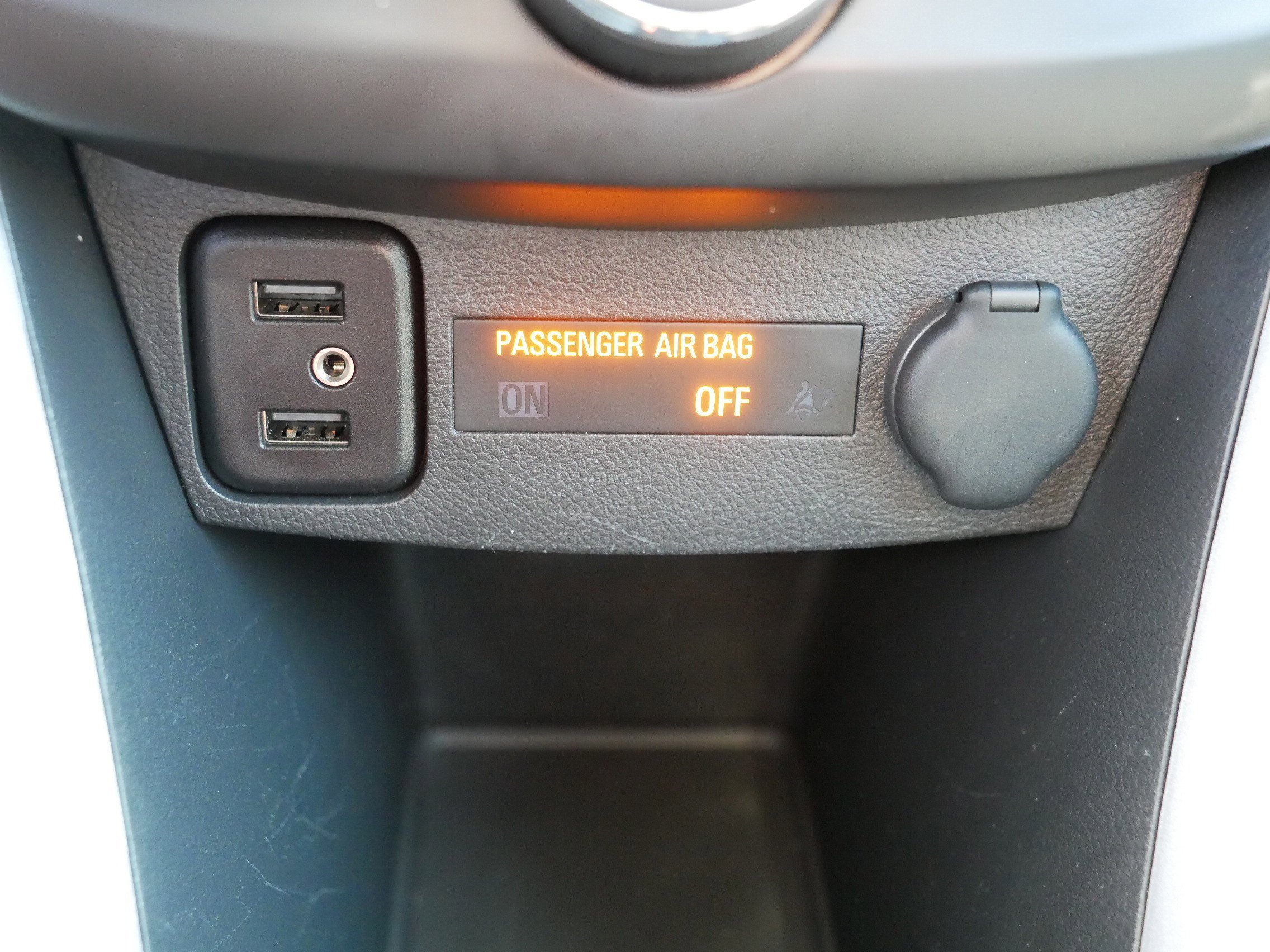 Used 2022 Chevrolet Trax LT w/ LT Convenience Package image 31