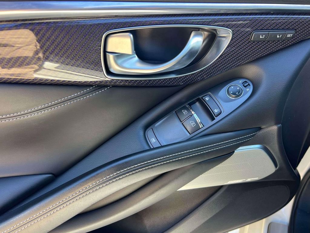 Used 2017 INFINITI Q60 Red Sport 400 image 11