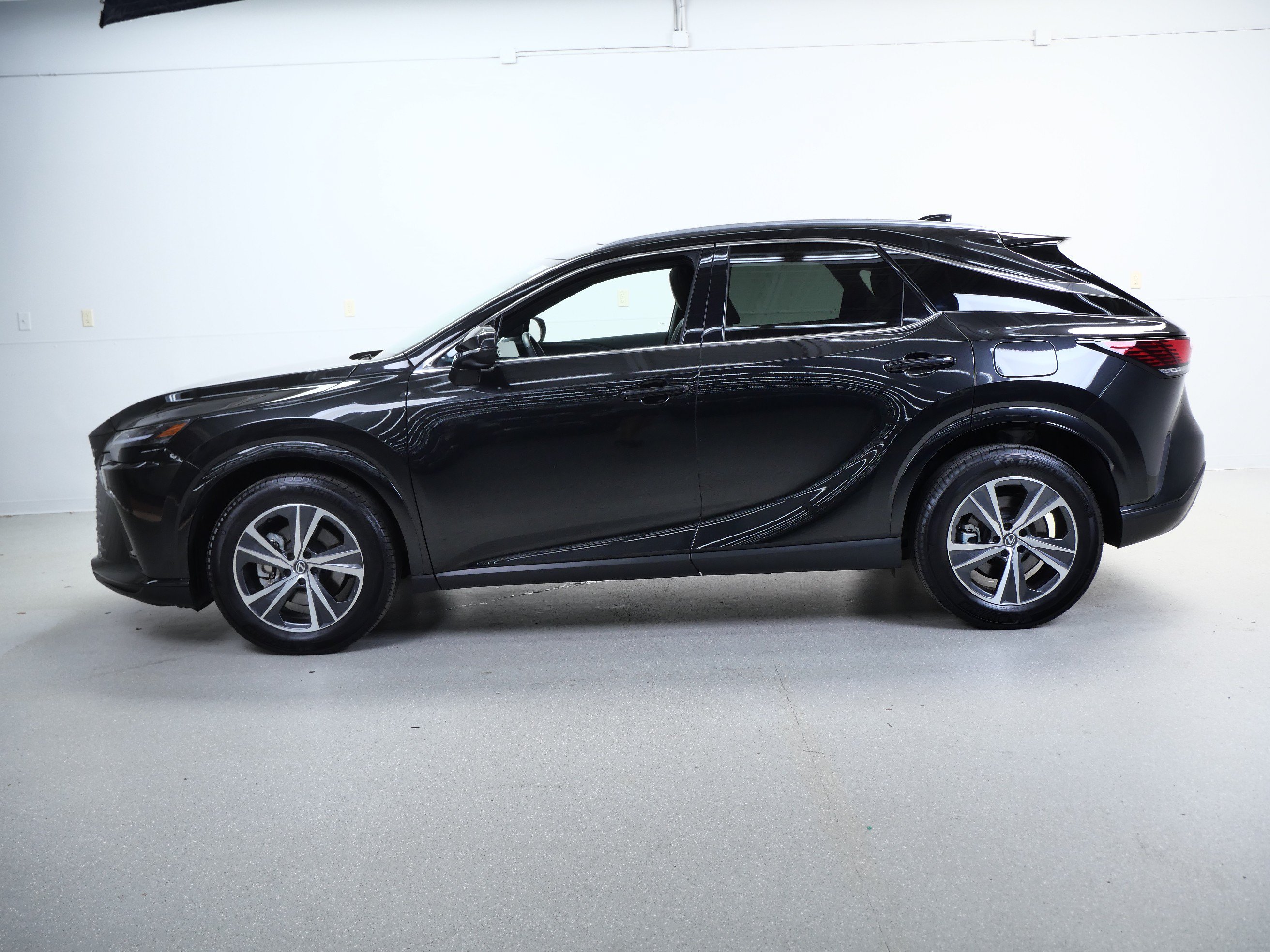 Used 2023 Lexus RX 350 Premium w/ Accessory Package (Z1) AWD/4WD image 10