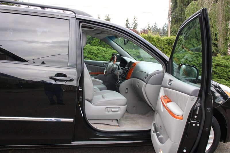 Used 2009 Toyota Sienna XLE Limited AWD/4WD image 14