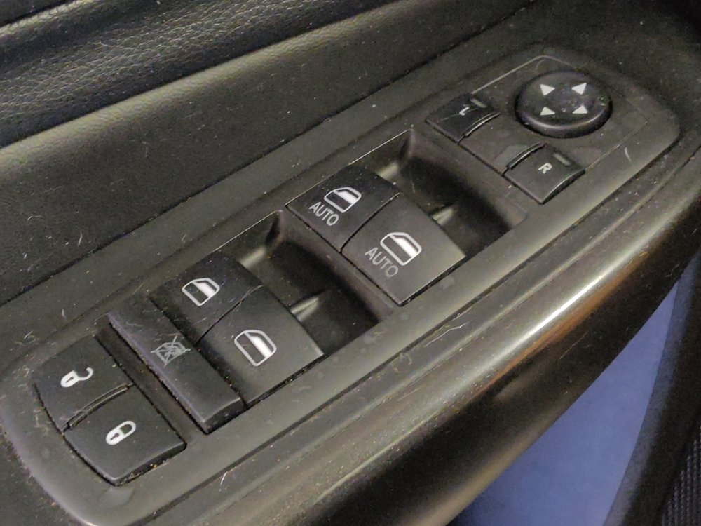Used 2019 Jeep Cherokee Trailhawk AWD/4WD image 27