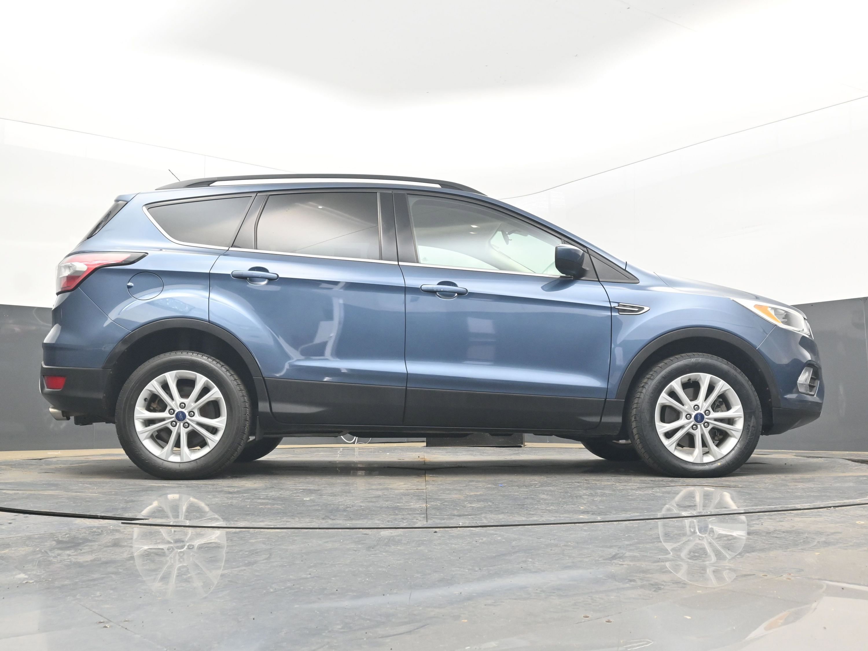Used 2018 Ford Escape SE image 25