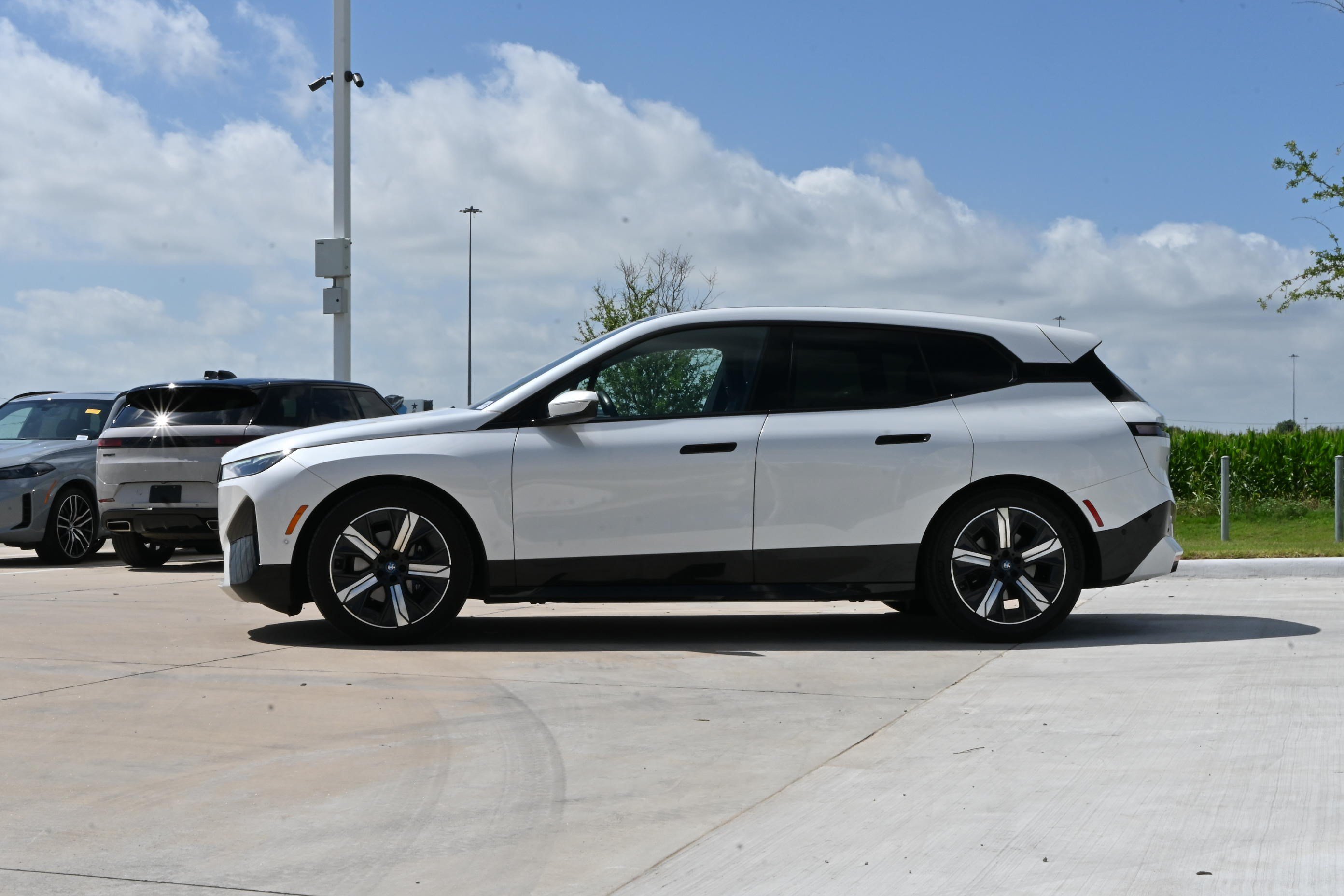 Certified 2023 BMW iX xDrive50 w/ Premium Package AWD/4WD image 6
