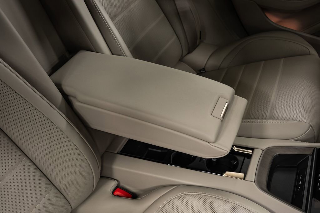 Used 2024 Porsche Panamera 4 image 40