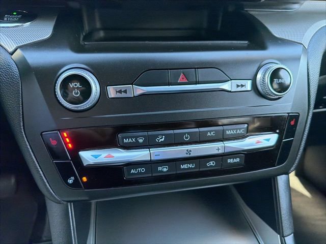 Used 2020 Ford Explorer XLT w/ Comfort Package image 18