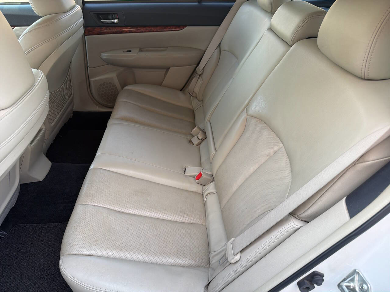 Used 2010 Subaru Outback 2.5i Limited image 18