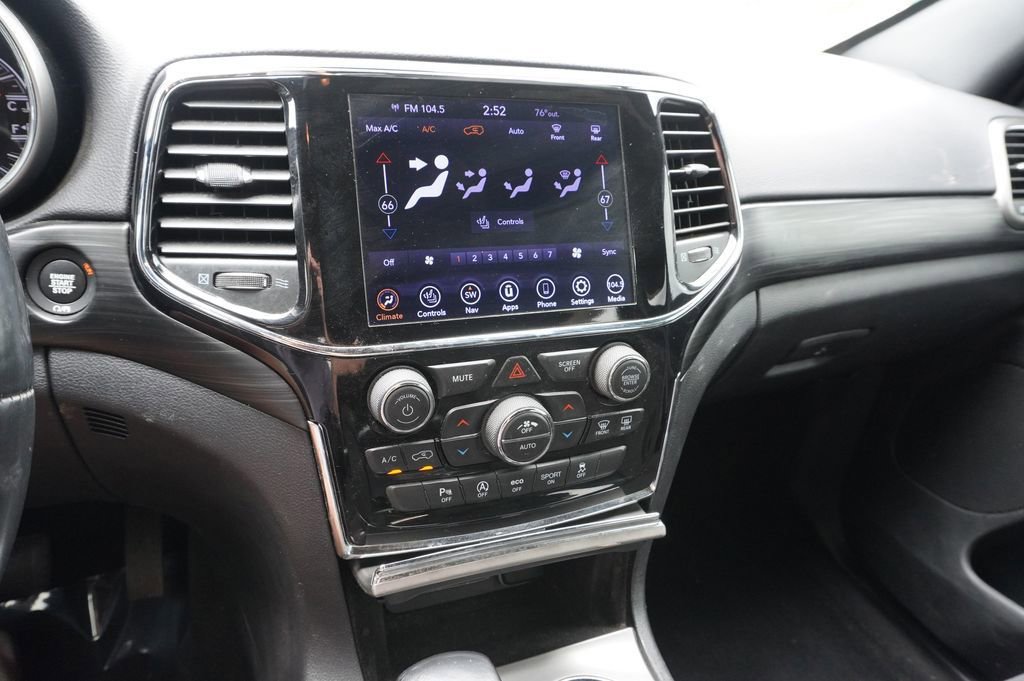 Used 2020 Jeep Grand Cherokee Laredo w/ Security & Convenience Group AWD/4WD image 15
