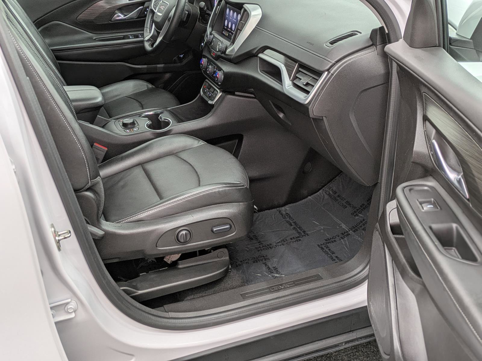 Used 2024 GMC Terrain SLT image 18