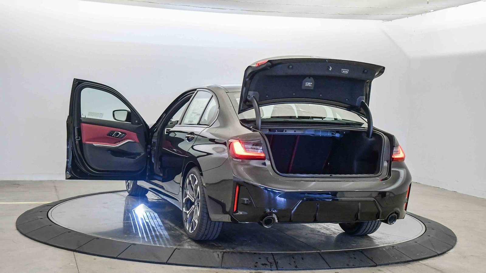 New 2026 BMW 330i Sedan w/ M Sport Package image 28