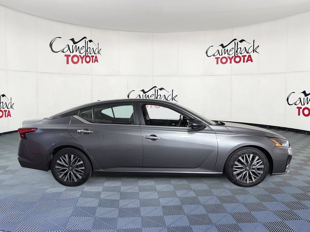 Used 2025 Nissan Altima 2.5 SV FWD image 9