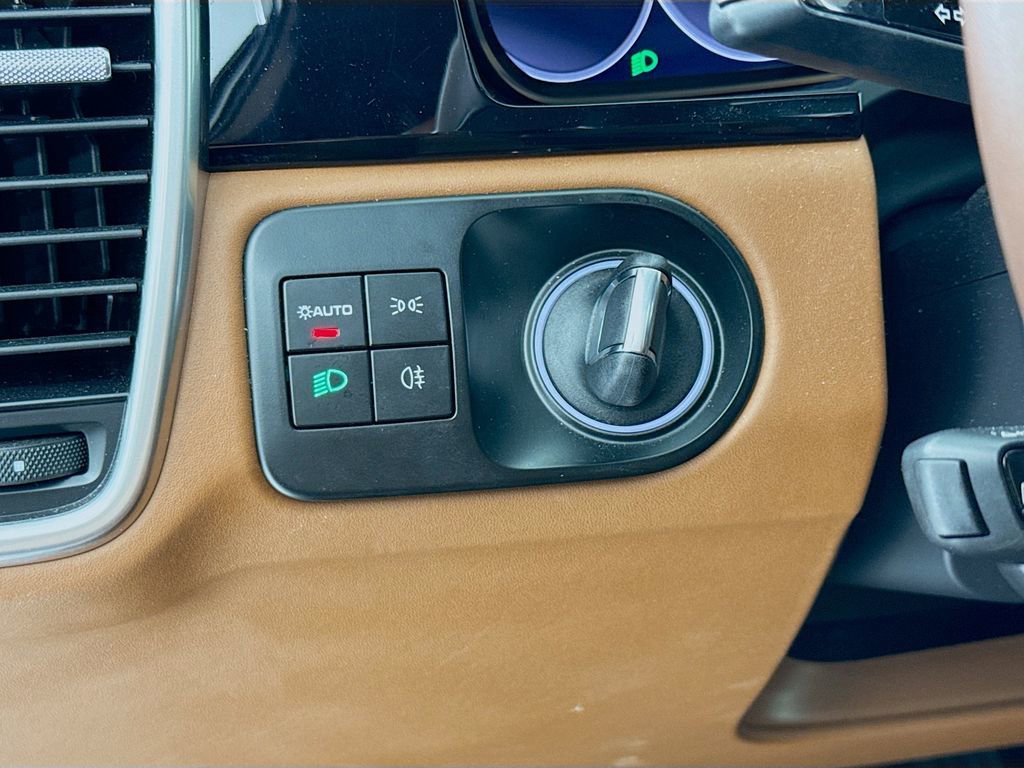 Certified 2023 Porsche Cayenne S Platinum AWD/4WD image 16