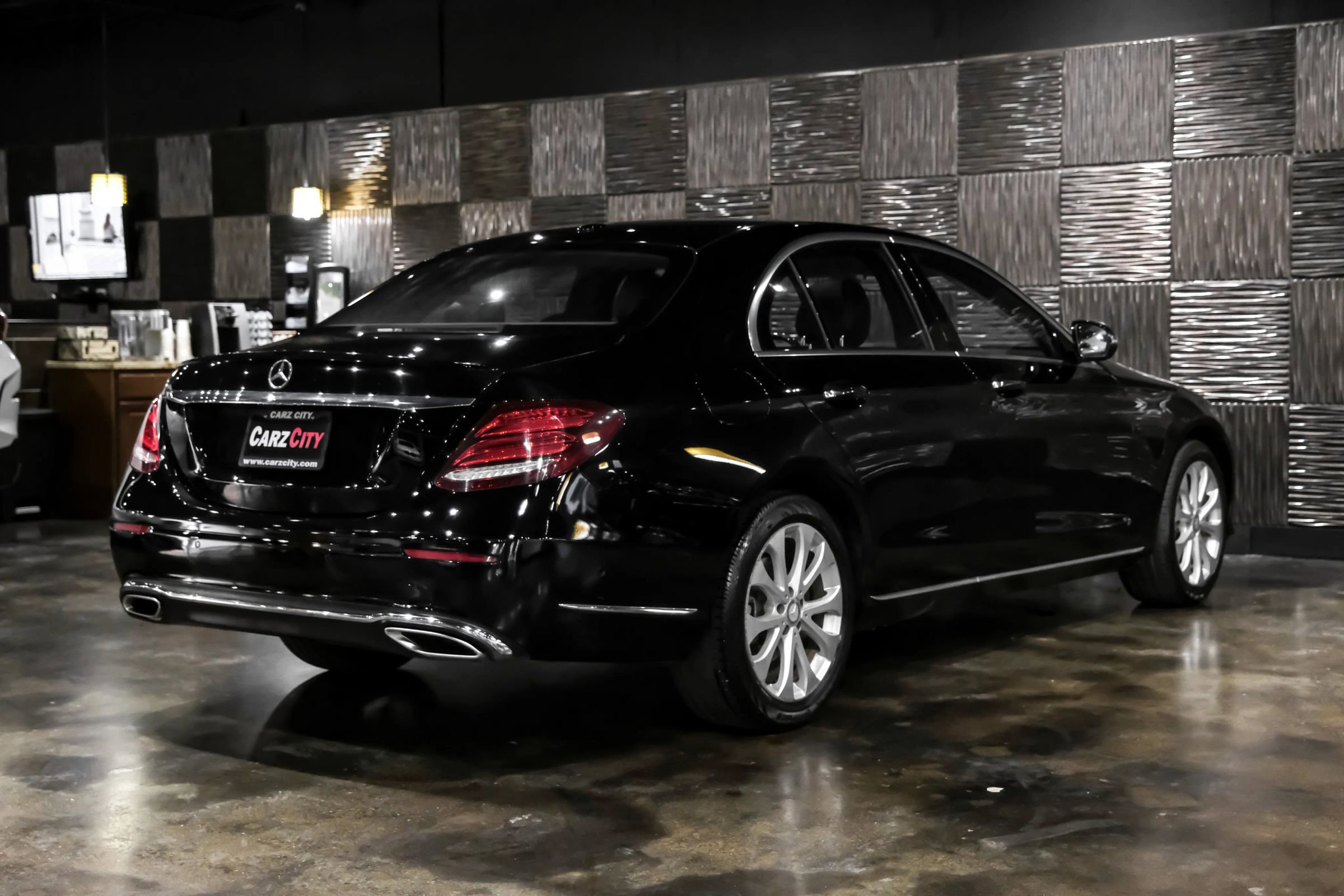 Used 2017 Mercedes-Benz E 300 image 8