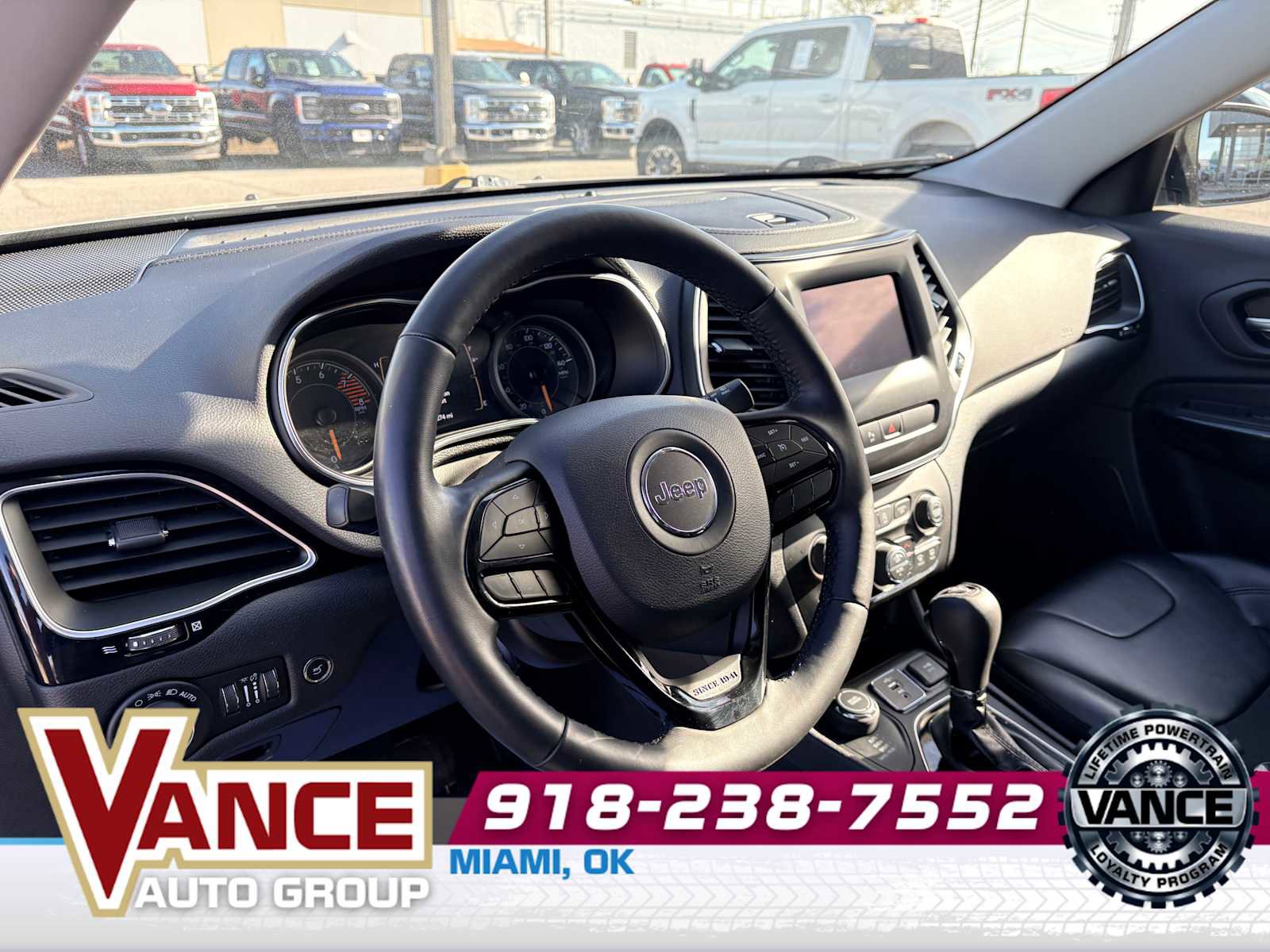 Used 2019 Jeep Cherokee Latitude Plus AWD/4WD image 12