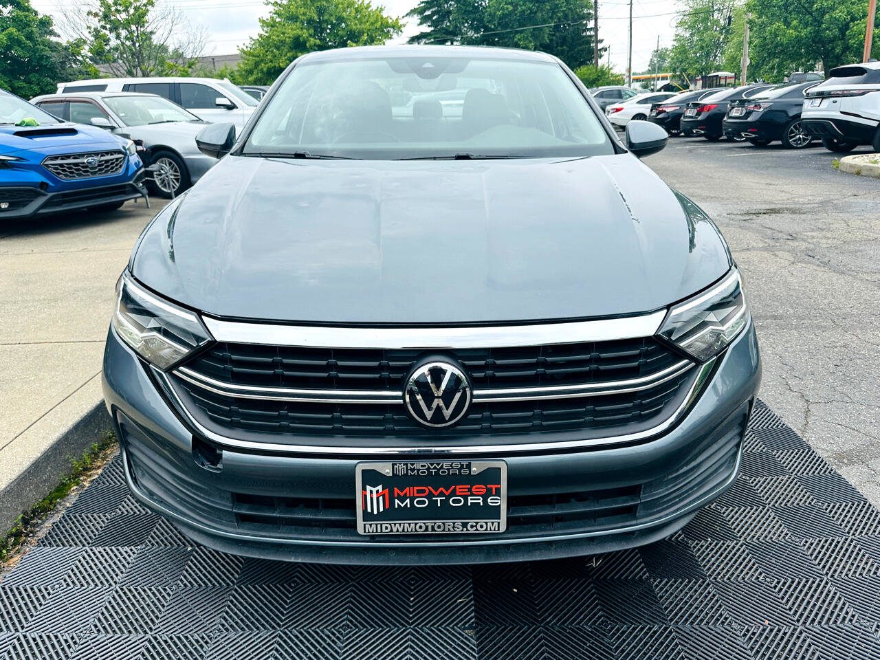 Used 2024 Volkswagen Jetta SE image 4