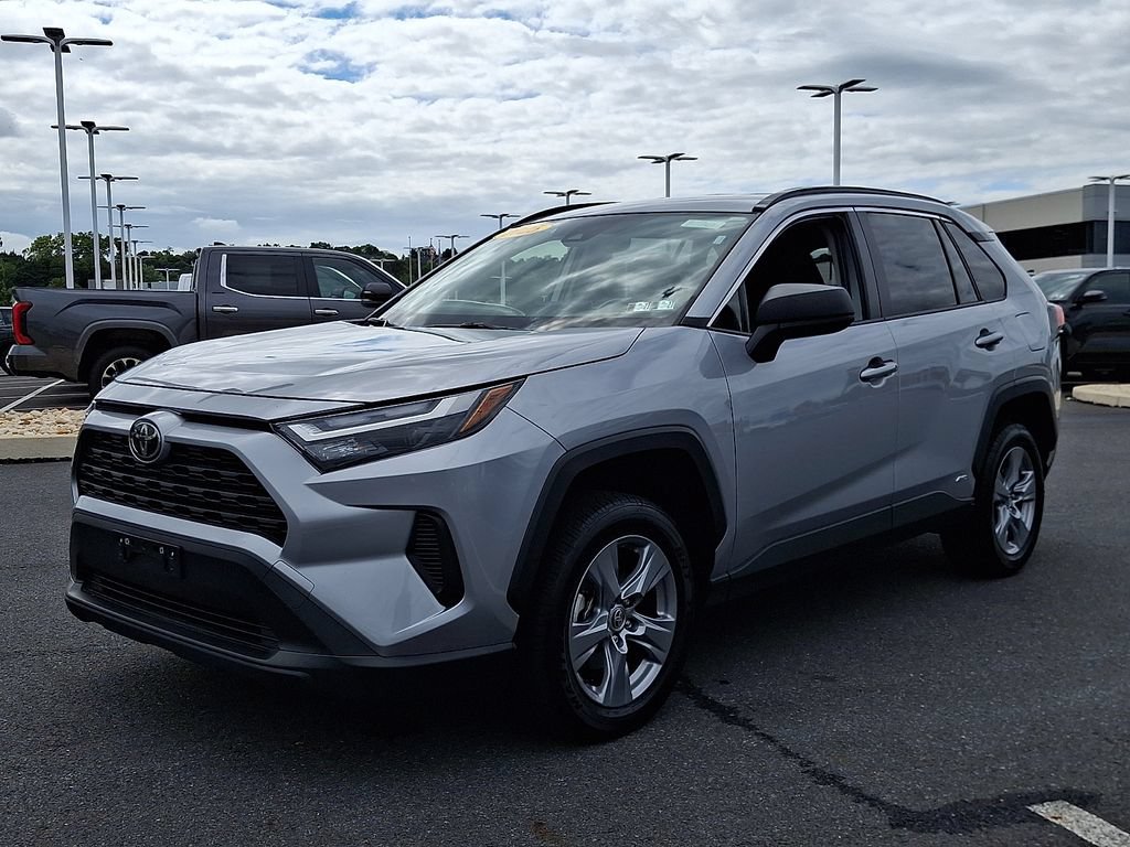 Certified 2025 Toyota RAV4 LE AWD/4WD image 4