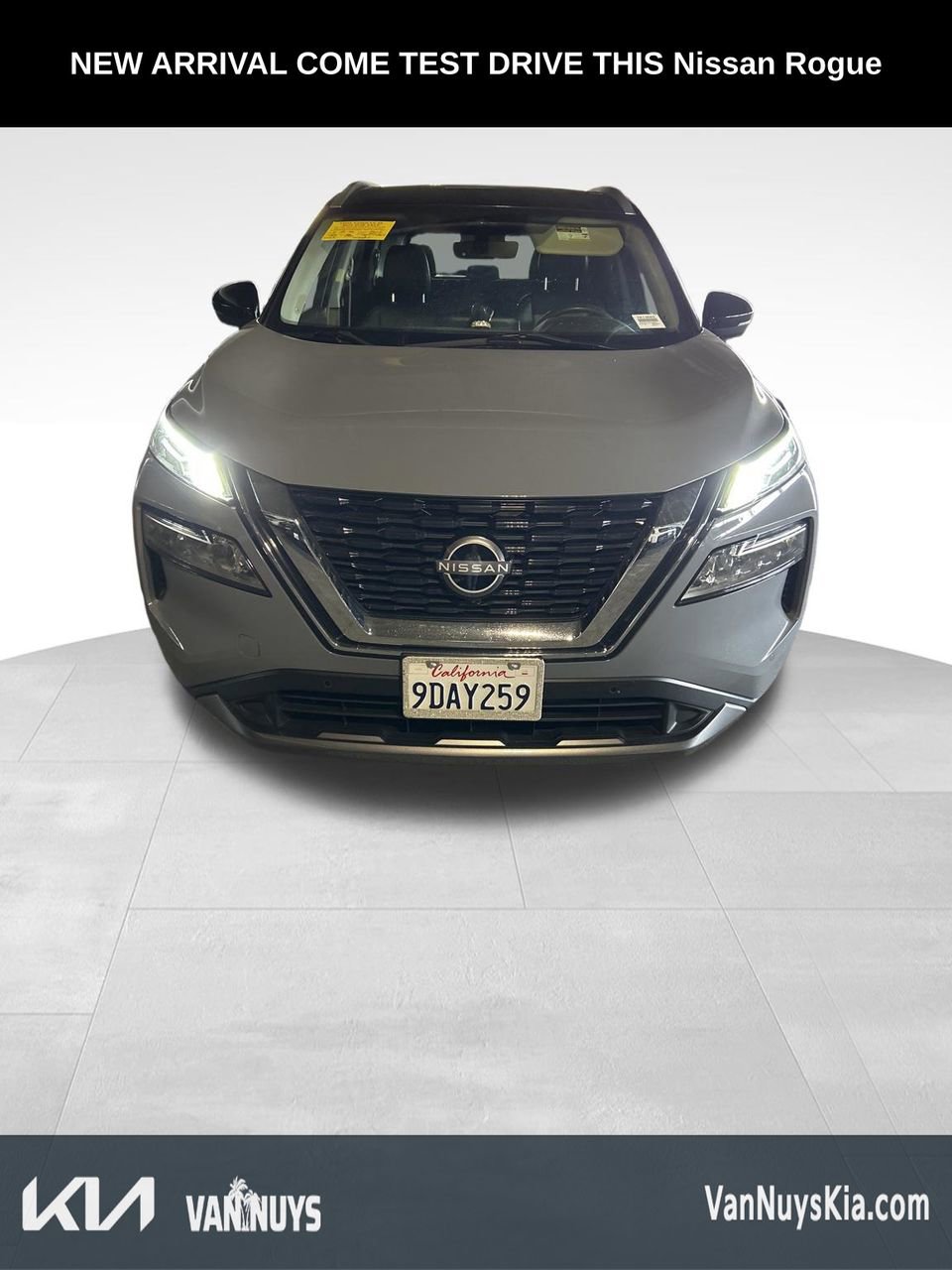 Used 2023 Nissan Rogue SL w/ SL Premium Package image 2