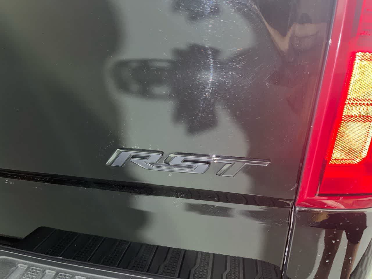 Used 2024 Chevrolet Silverado 1500 RST w/ Redline Edition AWD/4WD image 11